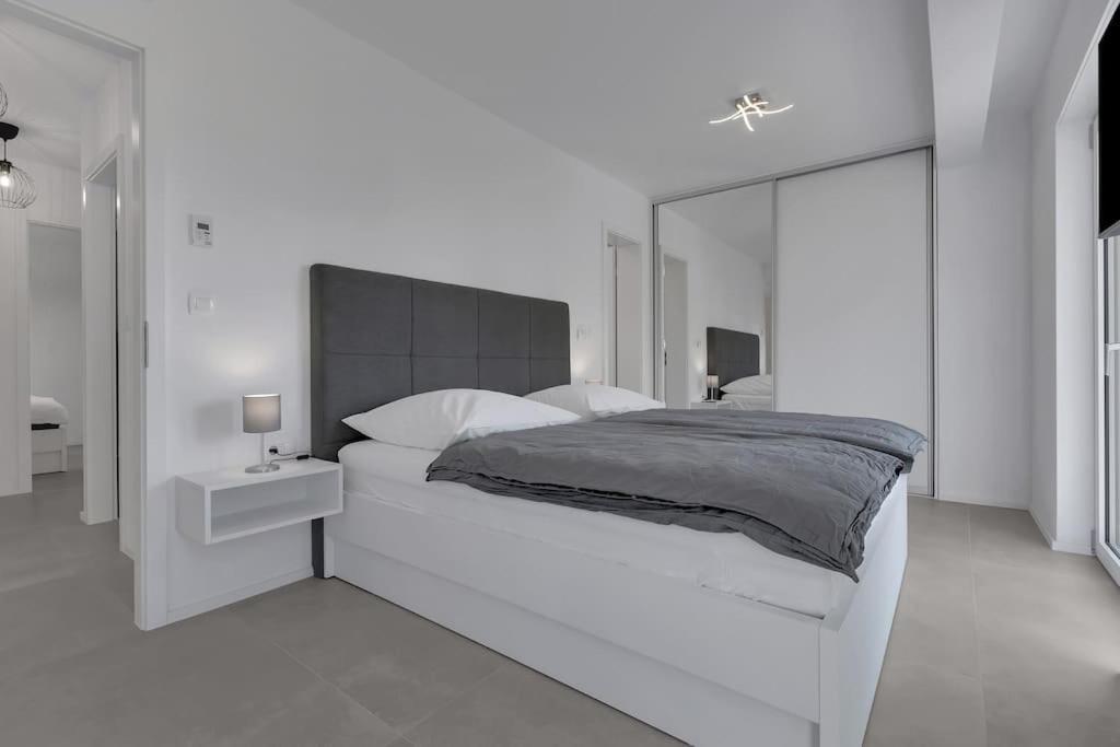 Apartman Delux With Private Pool - Makarska Exklusiv Tučepi Exterior foto