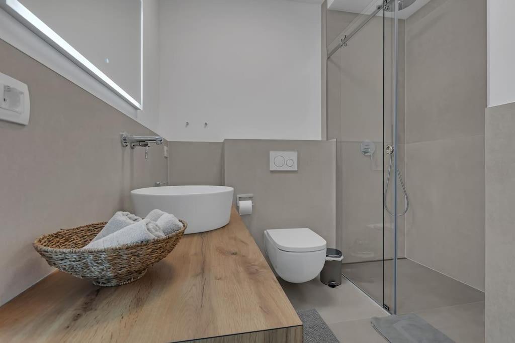 Apartman Delux With Private Pool - Makarska Exklusiv Tučepi Exterior foto